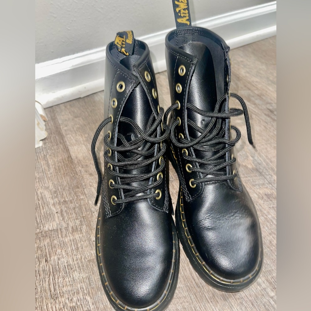 Dr Martens size 7 Excellent Condition!